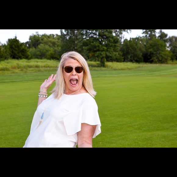 Meet your Posher, Tracy - Picture 1 of 2